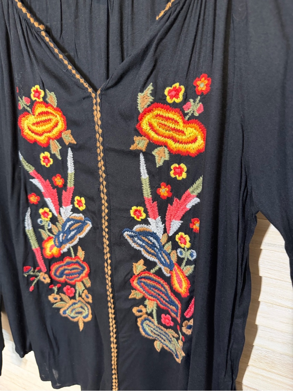 Solitaire Embroidered Blouse - Picture 3 of 7